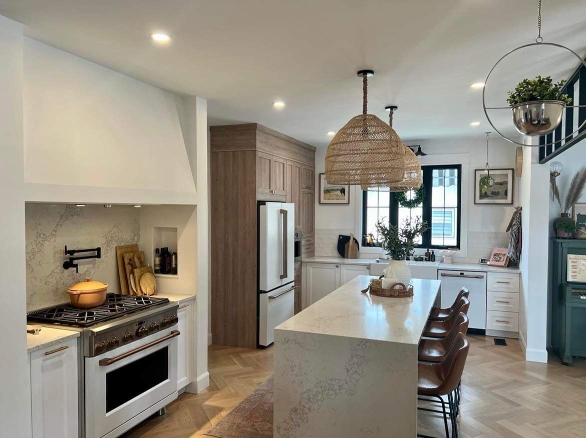 a kitchen and dinning area